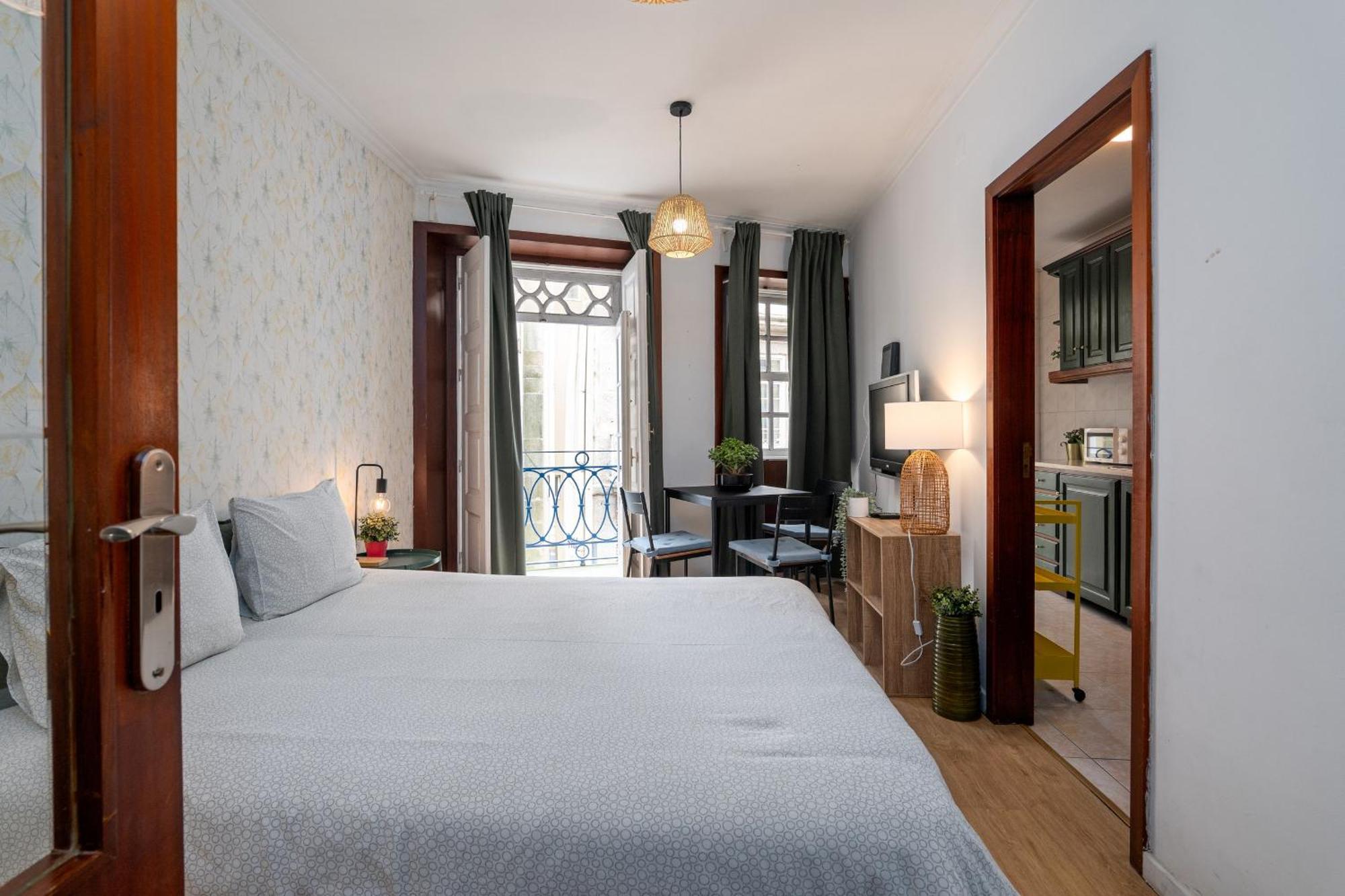 شقة Renovated Feb25 Clerigos Cozy Balcony With Self Check In بورتو المظهر الخارجي الصورة