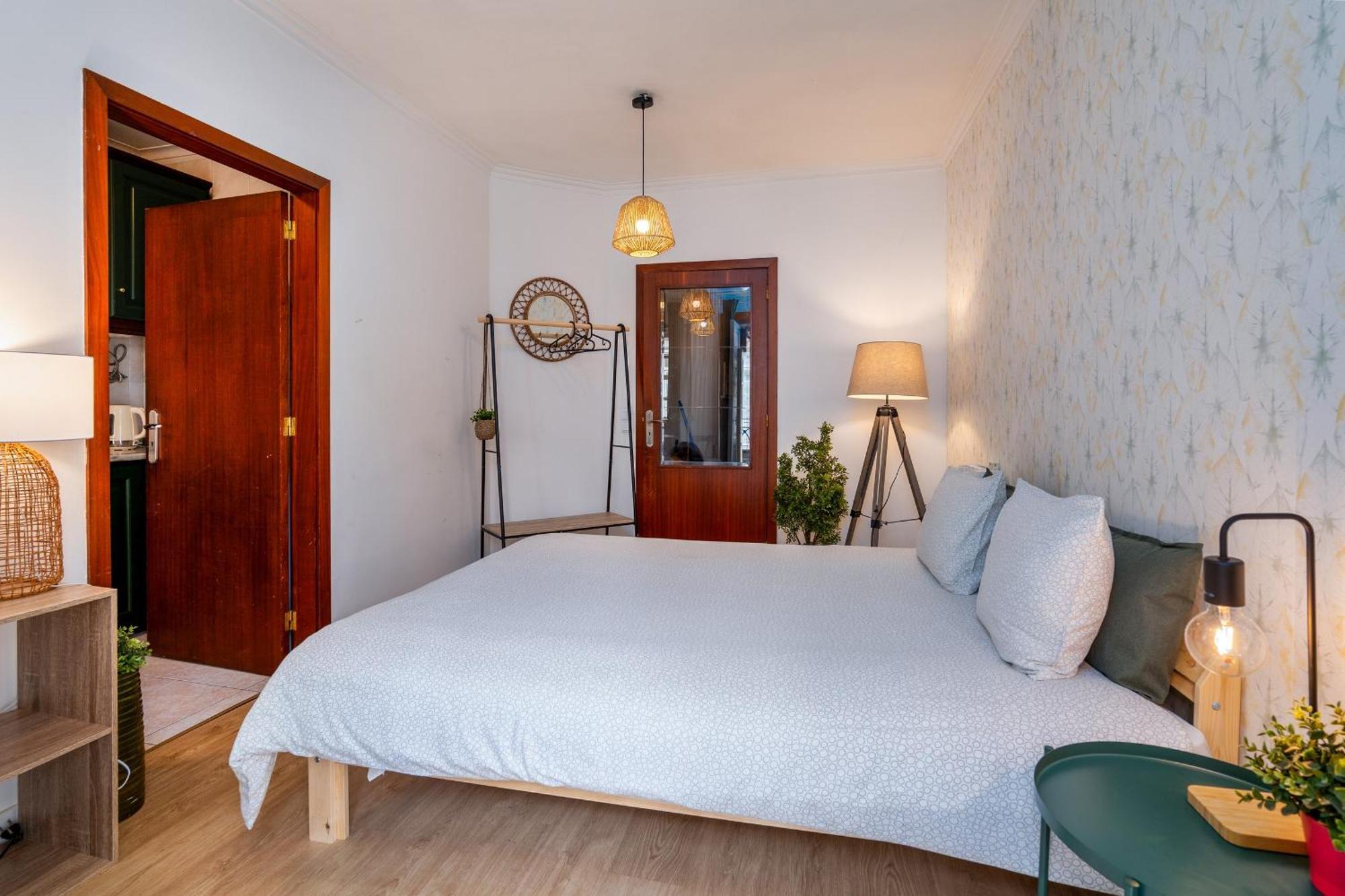 شقة Renovated Feb25 Clerigos Cozy Balcony With Self Check In بورتو المظهر الخارجي الصورة
