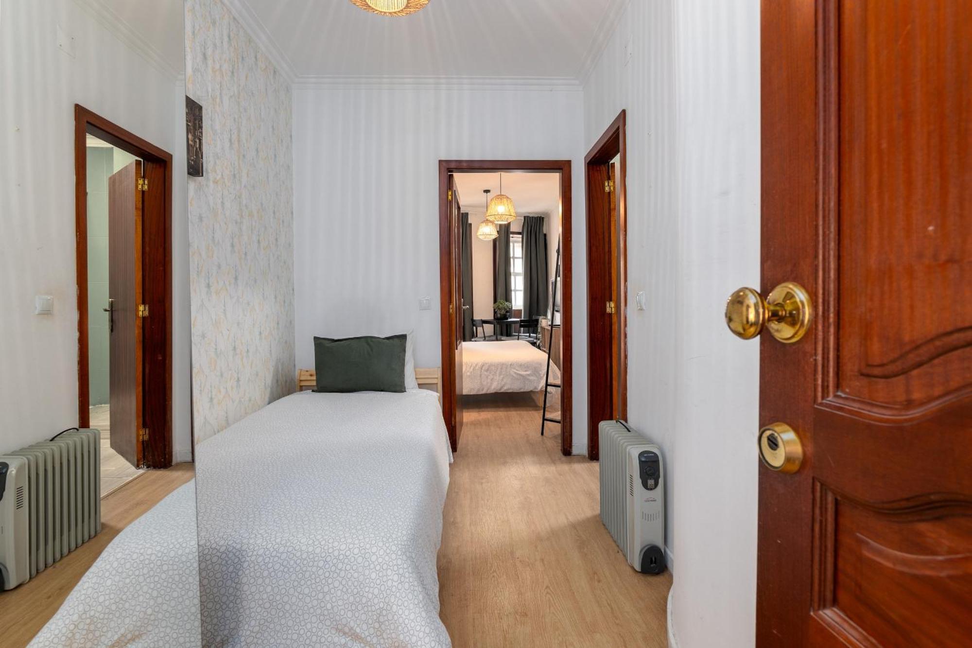 شقة Renovated Feb25 Clerigos Cozy Balcony With Self Check In بورتو المظهر الخارجي الصورة
