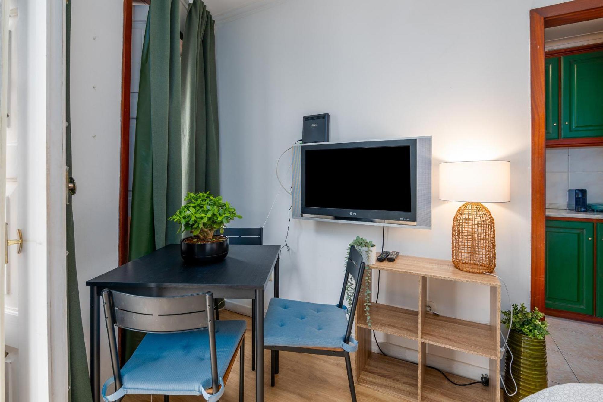 شقة Renovated Feb25 Clerigos Cozy Balcony With Self Check In بورتو المظهر الخارجي الصورة
